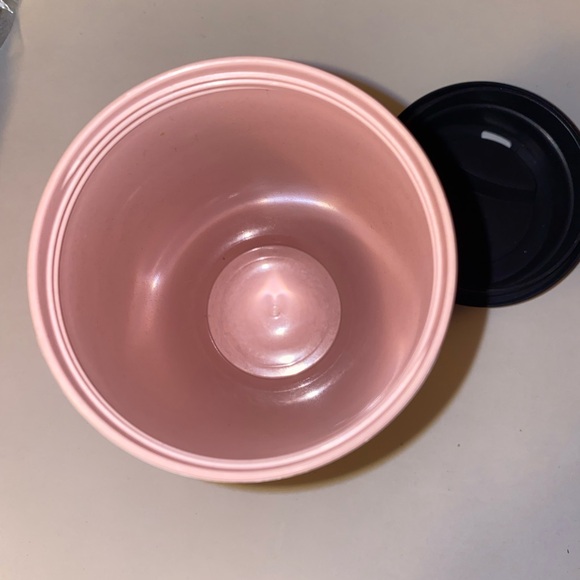 Makeup Revolution Friends coffee cup with cappuccino body scrub - Picture 2 of 6